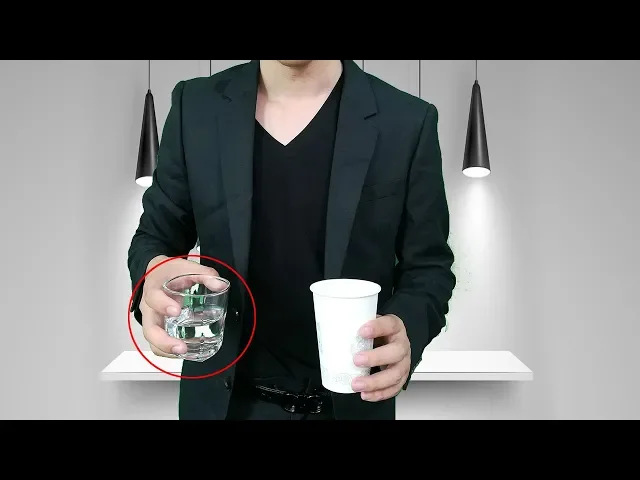 魔术教学,杯子中的水消失的魔术揭秘,机关是这样